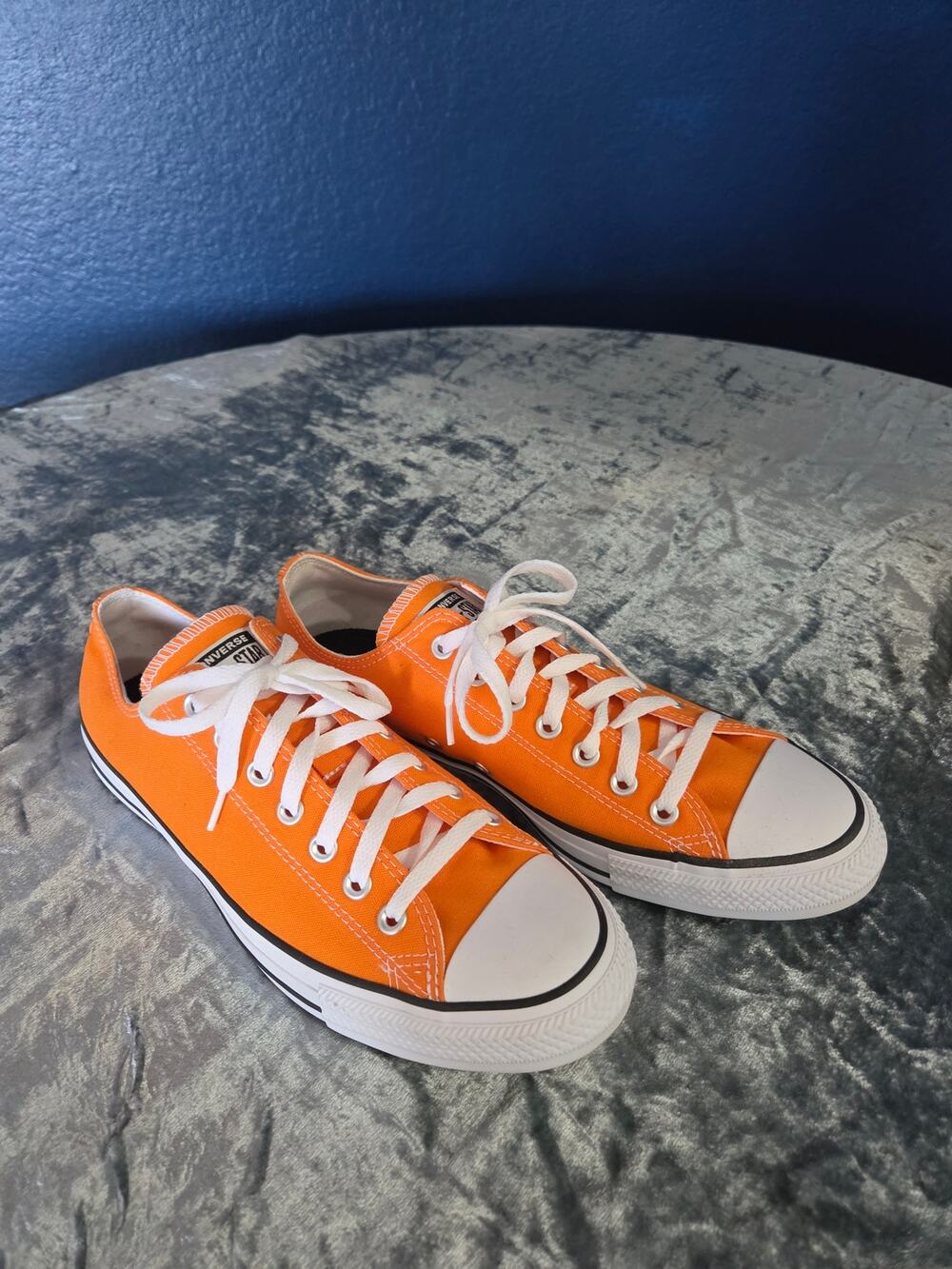 Orange Converse Chuck Taylor All Star low-top sneakers, size 10